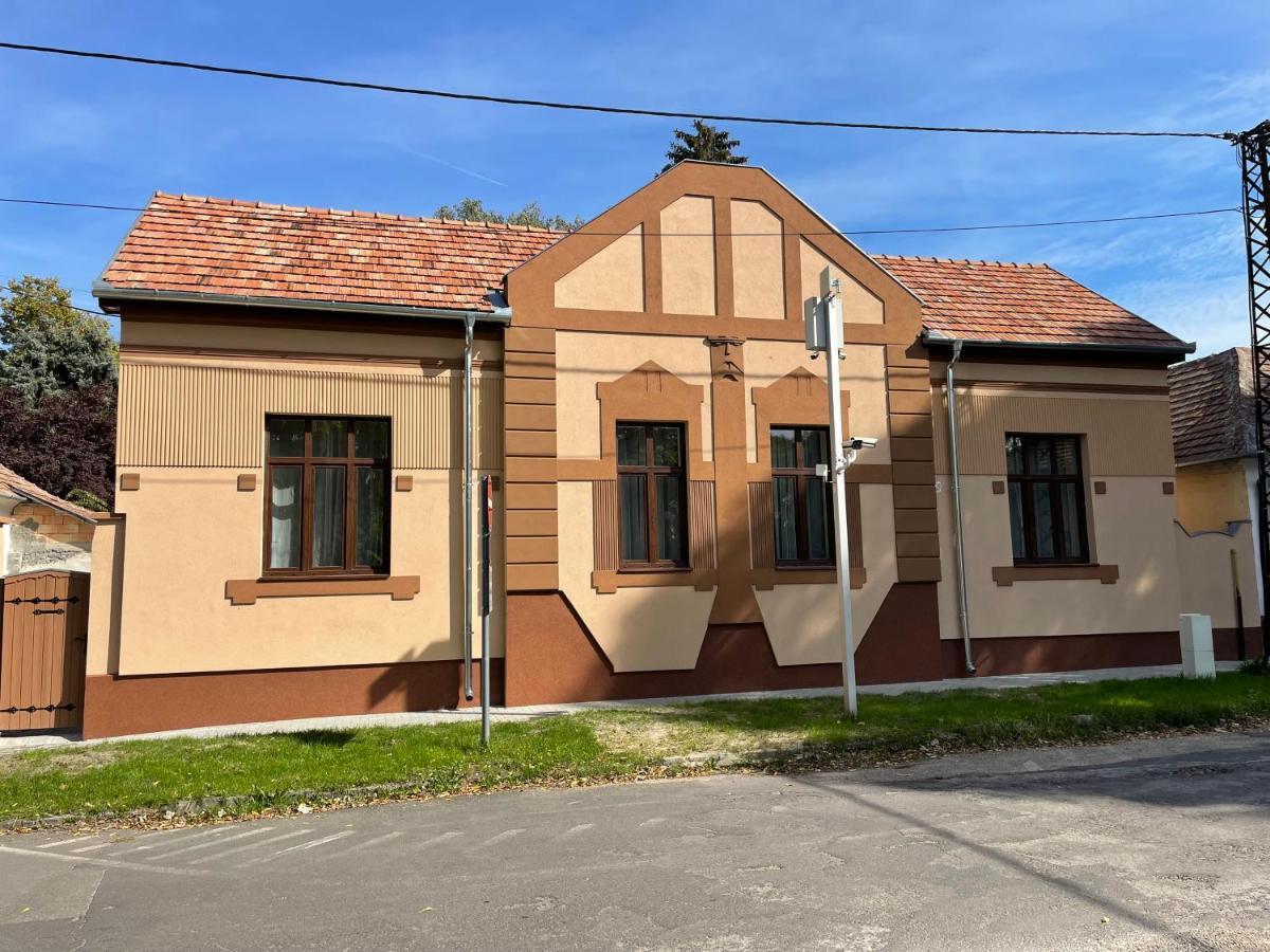 Kovacs Apartmanhaz Kiskunhalas Exterior foto